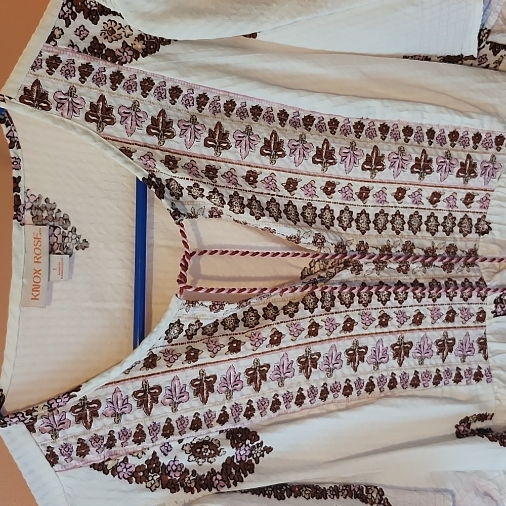 4/$20 Knox Rose Printed Floral Blouse - Picture 2 of 6